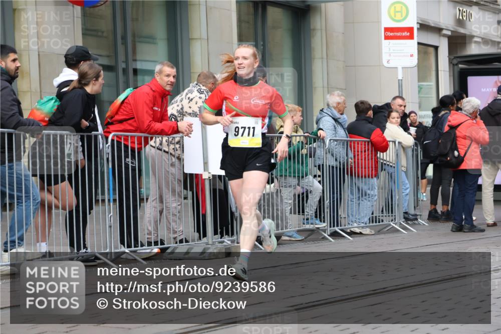 05.10.2025 - 20. swb-Marathon Bremen Strokosch-Dieckow http://msf.ph/oto/9239586 05.10.2025 10:47:01 Ziel 9244, 9411, 9428, 9546, 9670, 9711, 9924, 10319, 10637, 10667, 10951, 11498, 11705, 11742, 9244, 9411, 9428, 9546, 9670, 9711, 9924, 10319, 10637, 10667, 10951, 11498, 11705, 11742 meine-sportfotos.de
