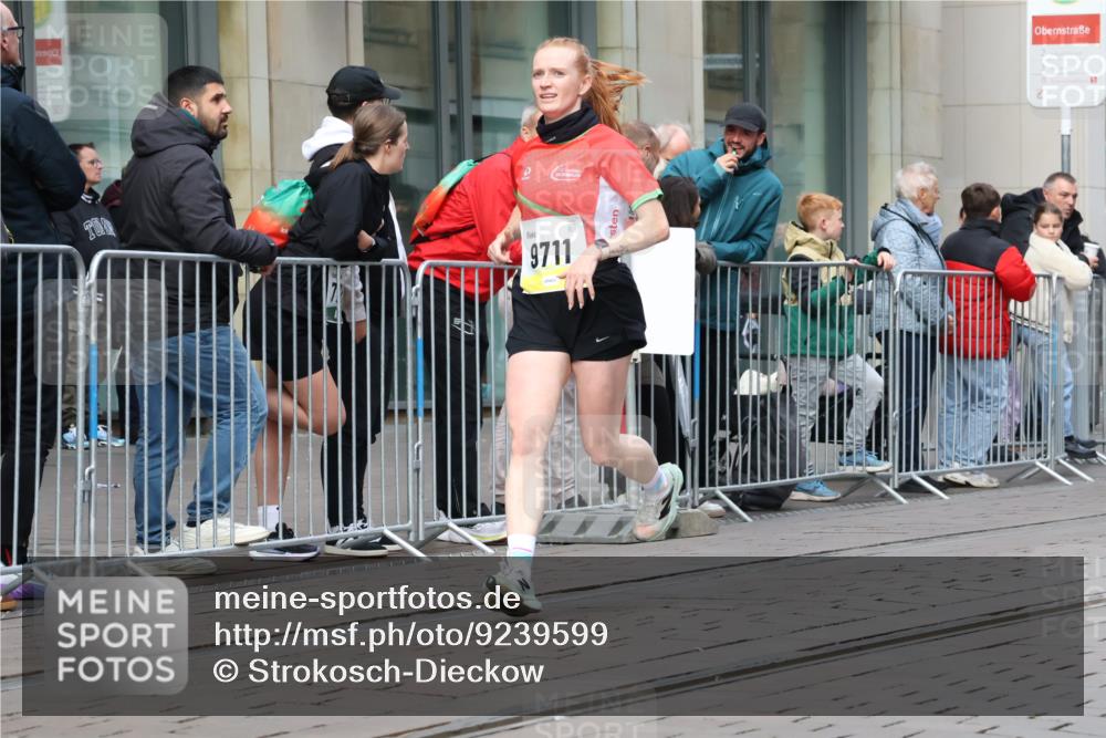 05.10.2025 - 20. swb-Marathon Bremen Strokosch-Dieckow http://msf.ph/oto/9239599 05.10.2025 10:47:01 Ziel 9244, 9411, 9428, 9546, 9670, 9711, 9924, 10319, 10637, 10667, 10951, 11498, 11705, 11742, 9244, 9411, 9428, 9546, 9670, 9711, 9924, 10319, 10637, 10667, 10951, 11498, 11705, 11742 meine-sportfotos.de