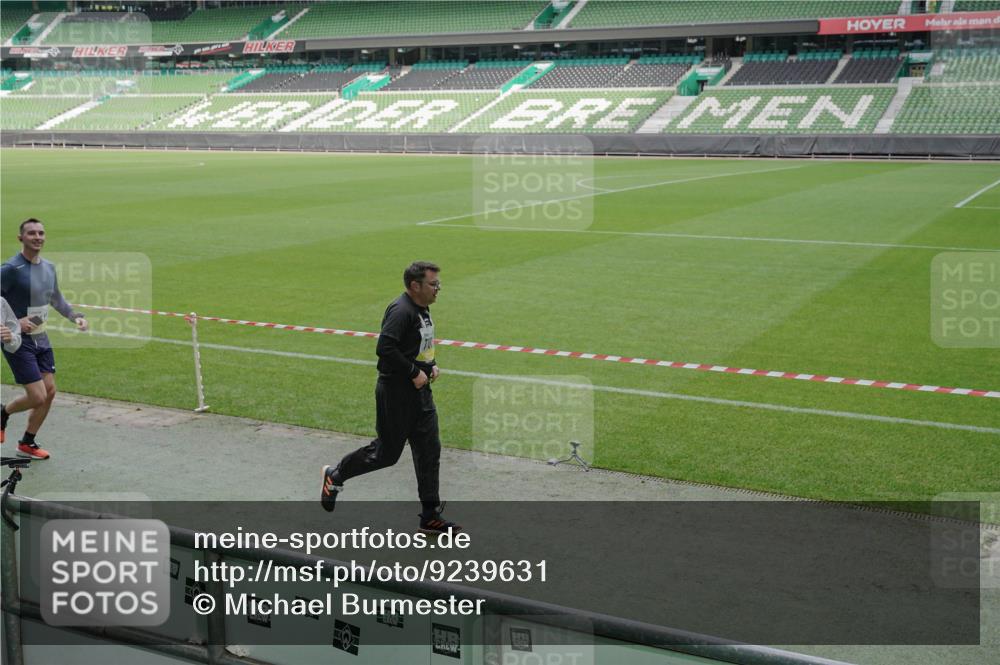 05.10.2025 - 20. swb-Marathon Bremen Michael Burmester http://msf.ph/oto/9239631 05.10.2025 10:34:15 Laufen im Stadion 5172, 7101, 7215, 9000, 9266, 9309, 9314, 9372, 9472, 9489, 9520, 9521, 9529, 9547, 9560, 9585, 9591, 9714, 9719, 9783, 9811, 9820, 9844, 9872, 9881, 9882, 9902, 9932, 9943, 9947, 10003, 10005, 10009, 10015, 10024, 10028, 10069, 10088, 10107, 10111, 10116, 10178, 10180, 10191, 10195, 10196, 10231, 10261, 10285, 10287, 10302, 10307, 10329, 10398, 10408, 10424, 10466, 10546, 10590, 10591, 10641, 10648, 10755, 10758, 10794, 7077, 9258, 10233 meine-sportfotos.de