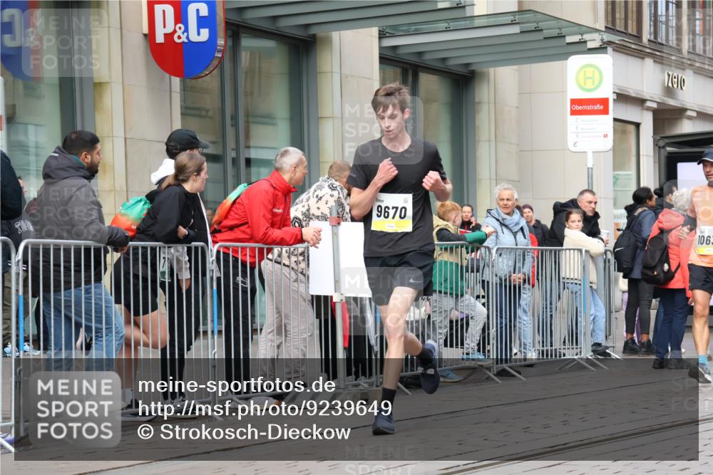05.10.2025 - 20. swb-Marathon Bremen Strokosch-Dieckow http://msf.ph/oto/9239649 05.10.2025 10:47:03 Ziel 9244, 9339, 9411, 9428, 9670, 9711, 9924, 10319, 10637, 10667, 10951, 11498, 11705, 11742, 9244, 9339, 9411, 9428, 9670, 9711, 9924, 10319, 10637, 10667, 10951, 11498, 11705, 11742 meine-sportfotos.de