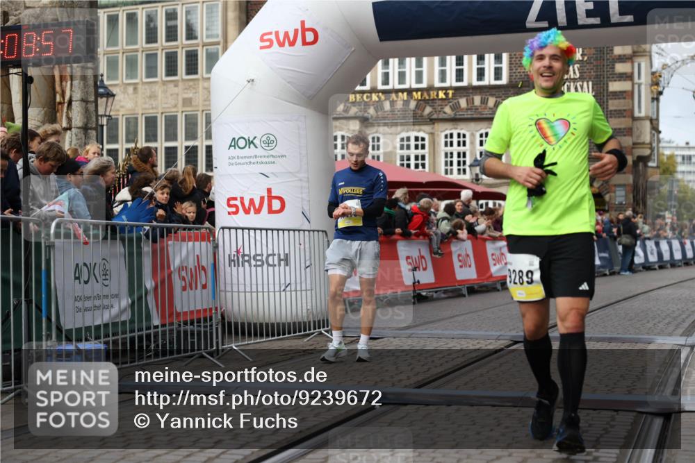 05.10.2025 - 20. swb-Marathon Bremen Yannick Fuchs http://msf.ph/oto/9239672 05.10.2025 10:39:46 Ziel 9289, 9671, 10525, 11418, 11474 meine-sportfotos.de
