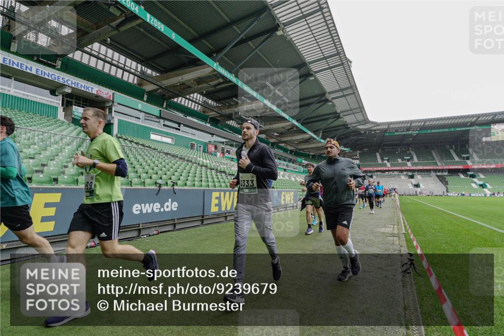 05.10.2025 - 20. swb-Marathon Bremen Michael Burmester http://msf.ph/oto/9239679 05.10.2025 13:04:18 Laufen im Stadion 100, 360, 414, 421, 470, 490, 592, 607, 898, 1012, 1019, 1080, 1084, 1336, 1413, 1468, 1478, 1695, 1852, 1914, 1975, 1997, 2016, 2086, 2333, 2567, 2617, 2664, 2989, 3037, 3072, 3346, 3433, 3483, 3485, 3658, 3901, 4001, 4005, 4053, 4087, 4243, 4244, 4335, 4453, 4462, 4501, 4524, 4528, 4627, 4637, 4638, 4651, 4757, 4793, 4803, 4840, 4858, 4928, 5043, 5082, 5137, 5162, 5212, 5236, 5247, 5343, 5446, 5464, 5489, 5832, 5966, 5969, 6011, 6145, 6287, 6414, 6447, 6529, 6584, 6635, 396 meine-sportfotos.de
