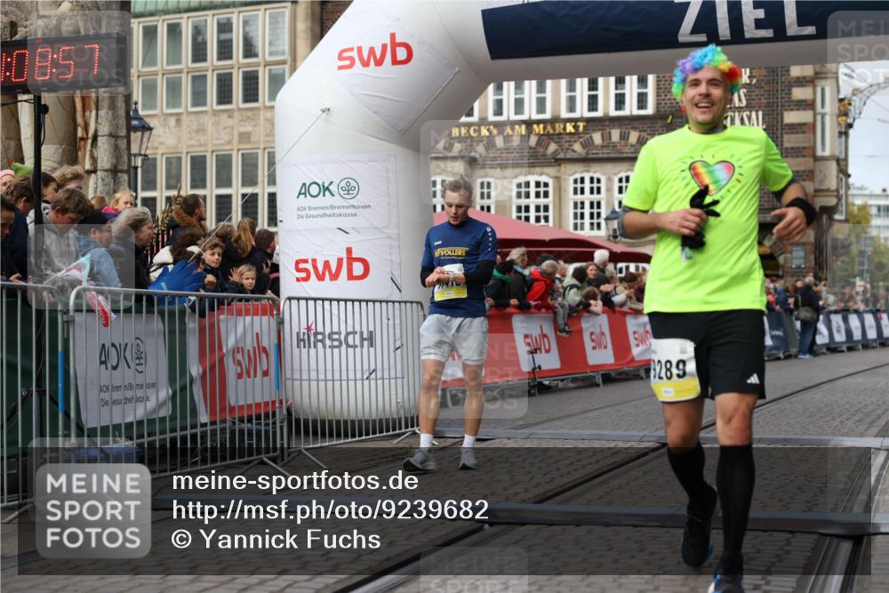 05.10.2025 - 20. swb-Marathon Bremen Yannick Fuchs http://msf.ph/oto/9239682 05.10.2025 10:39:46 Ziel 9289, 9671, 10525, 11418, 11474 meine-sportfotos.de