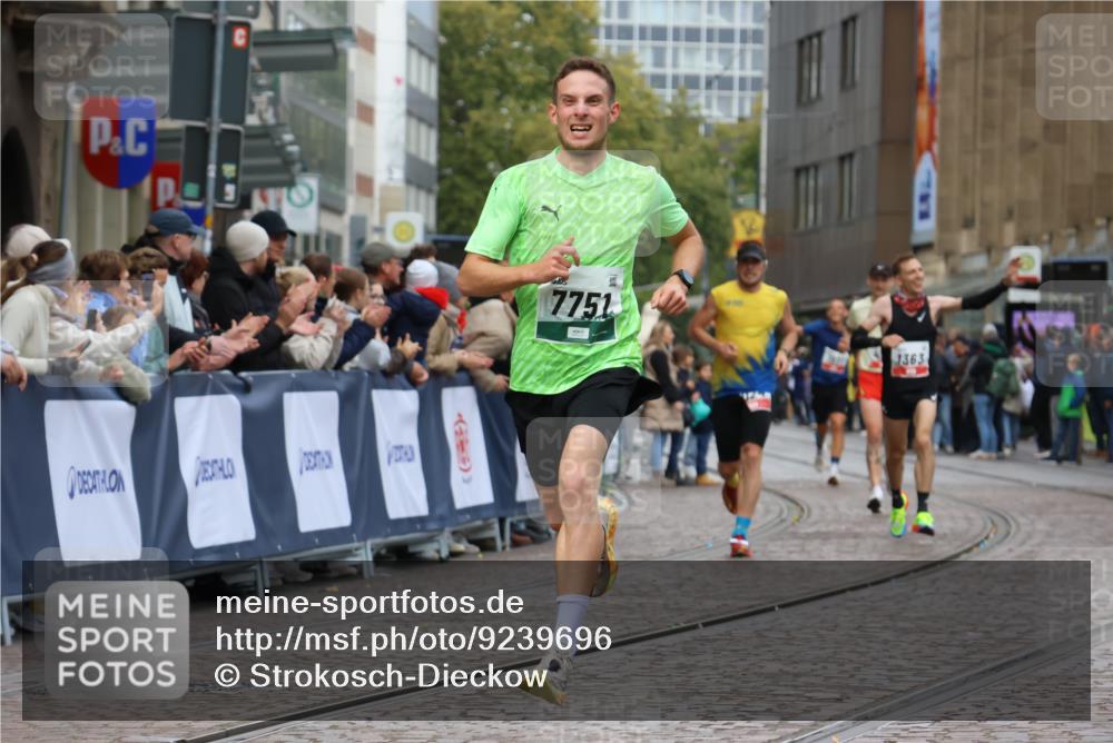 05.10.2025 - 20. swb-Marathon Bremen Strokosch-Dieckow http://msf.ph/oto/9239696 05.10.2025 12:42:12 Ziel 1024, 1363, 7751 meine-sportfotos.de