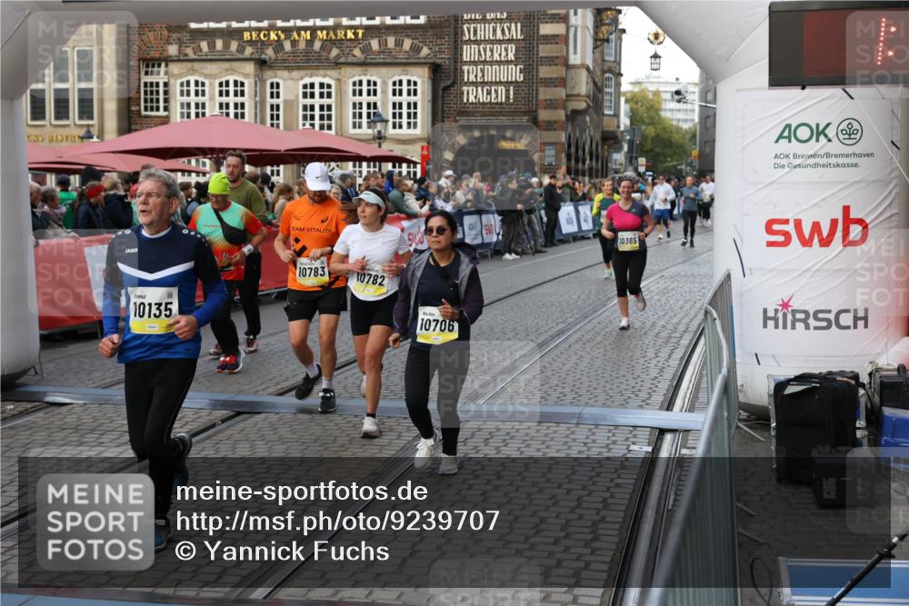 05.10.2025 - 20. swb-Marathon Bremen Yannick Fuchs http://msf.ph/oto/9239707 05.10.2025 11:08:05 Ziel 8123, 9212, 10135, 10365, 10366, 10706, 10782, 10783, 11677 meine-sportfotos.de