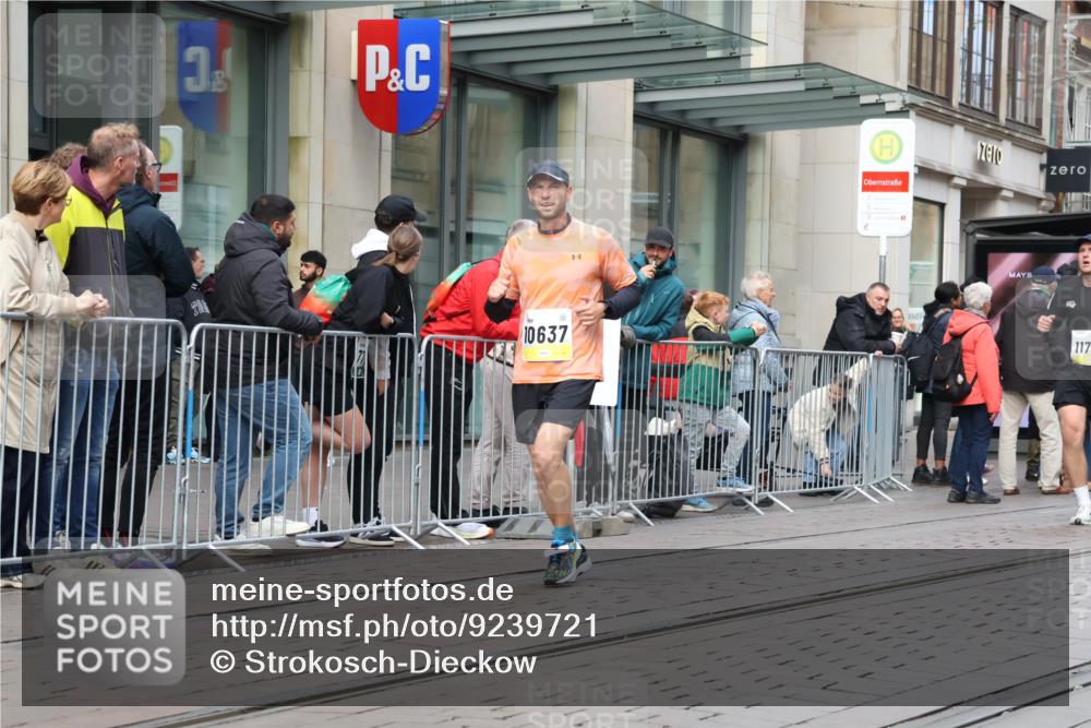 05.10.2025 - 20. swb-Marathon Bremen Strokosch-Dieckow http://msf.ph/oto/9239721 05.10.2025 10:47:05 Ziel 9244, 9339, 9411, 9428, 9670, 9711, 9924, 10073, 10319, 10637, 10667, 10850, 10875, 10947, 10951, 11498, 11705, 11742, 9244, 9339, 9411, 9428, 9670, 9711, 9924, 10073, 10319, 10637, 10667, 10850, 10875, 10947, 10951, 11498, 11705, 11742 meine-sportfotos.de