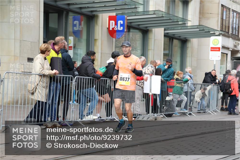 05.10.2025 - 20. swb-Marathon Bremen Strokosch-Dieckow http://msf.ph/oto/9239732 05.10.2025 10:47:06 Ziel 9244, 9339, 9411, 9428, 9670, 9711, 9924, 10073, 10319, 10637, 10667, 10850, 10875, 10947, 10951, 11330, 11498, 11705, 11742, 9244, 9339, 9411, 9428, 9670, 9711, 9924, 10073, 10319, 10637, 10667, 10850, 10875, 10947, 10951, 11330, 11498, 11705, 11742 meine-sportfotos.de