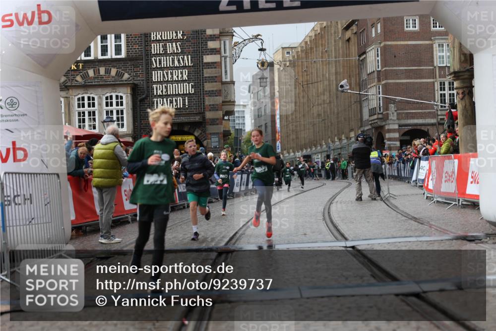 05.10.2025 - 20. swb-Marathon Bremen Yannick Fuchs http://msf.ph/oto/9239737 05.10.2025 15:19:05 Ziel  meine-sportfotos.de