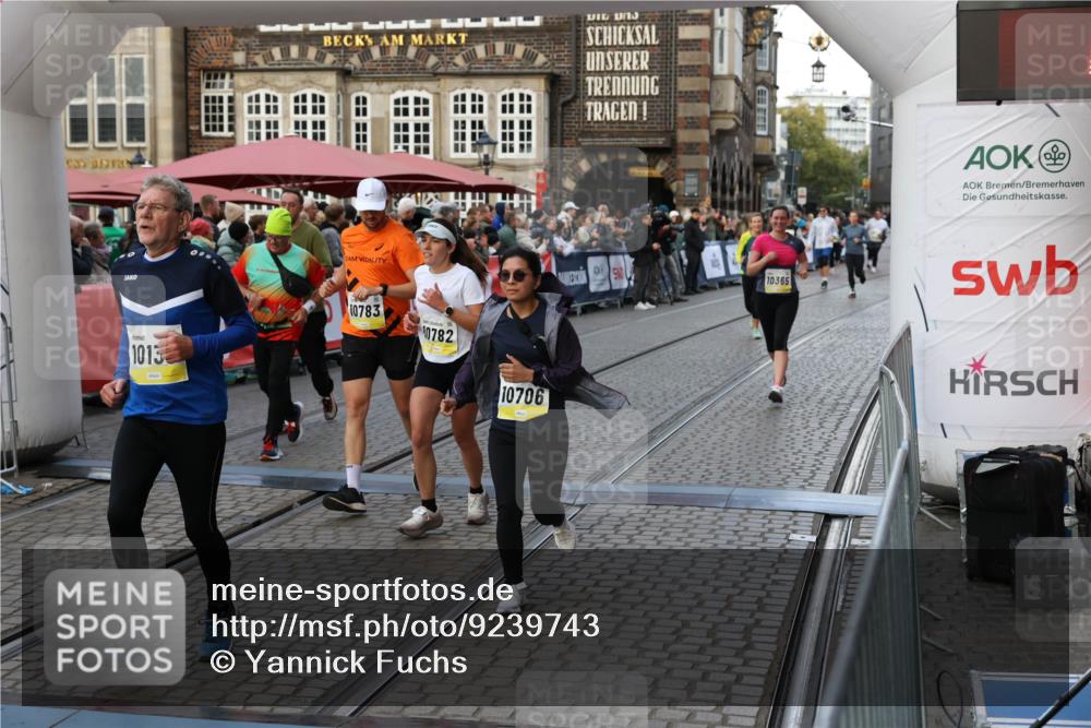 05.10.2025 - 20. swb-Marathon Bremen Yannick Fuchs http://msf.ph/oto/9239743 05.10.2025 11:08:06 Ziel 8123, 9212, 10135, 10365, 10366, 10706, 10782, 10783, 11490, 11677 meine-sportfotos.de