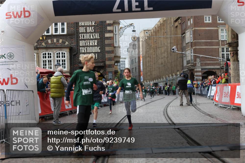 05.10.2025 - 20. swb-Marathon Bremen Yannick Fuchs http://msf.ph/oto/9239749 05.10.2025 15:19:06 Ziel  meine-sportfotos.de