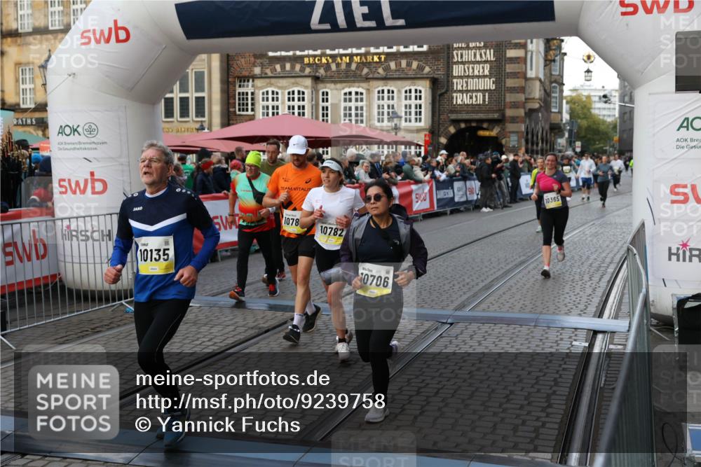 05.10.2025 - 20. swb-Marathon Bremen Yannick Fuchs http://msf.ph/oto/9239758 05.10.2025 11:08:06 Ziel 8123, 9212, 10135, 10365, 10366, 10706, 10782, 10783, 11490, 11677 meine-sportfotos.de