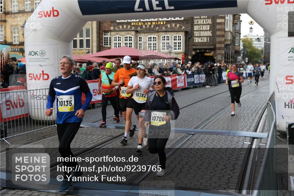 05.10.2025 - 20. swb-Marathon Bremen Yannick Fuchs http://msf.ph/oto/9239765 05.10.2025 11:08:06 Ziel 8123, 9212, 10135, 10365, 10366, 10706, 10782, 10783, 11490, 11677 meine-sportfotos.de