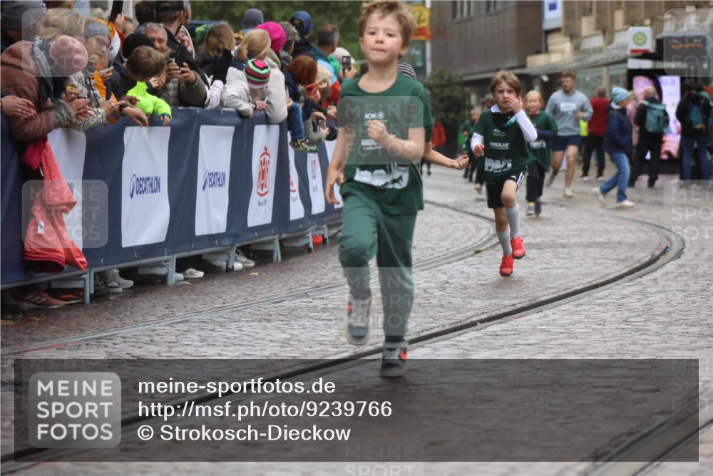 05.10.2025 - 20. swb-Marathon Bremen Strokosch-Dieckow http://msf.ph/oto/9239766 05.10.2025 15:21:46 Ziel  meine-sportfotos.de