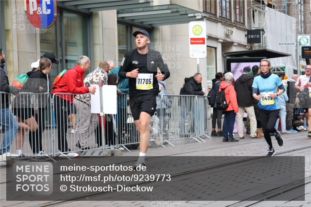 05.10.2025 - 20. swb-Marathon Bremen Strokosch-Dieckow http://msf.ph/oto/9239773 05.10.2025 10:47:07 Ziel 9244, 9339, 9428, 9670, 9711, 9924, 10073, 10319, 10637, 10667, 10850, 10875, 10947, 10951, 11330, 11498, 11705, 11742, 9244, 9339, 9428, 9670, 9711, 9924, 10073, 10319, 10637, 10667, 10850, 10875, 10947, 10951, 11330, 11498, 11705, 11742 meine-sportfotos.de