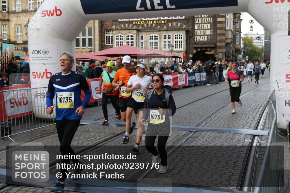 05.10.2025 - 20. swb-Marathon Bremen Yannick Fuchs http://msf.ph/oto/9239776 05.10.2025 11:08:06 Ziel 8123, 9212, 10135, 10365, 10366, 10706, 10782, 10783, 11490, 11677 meine-sportfotos.de