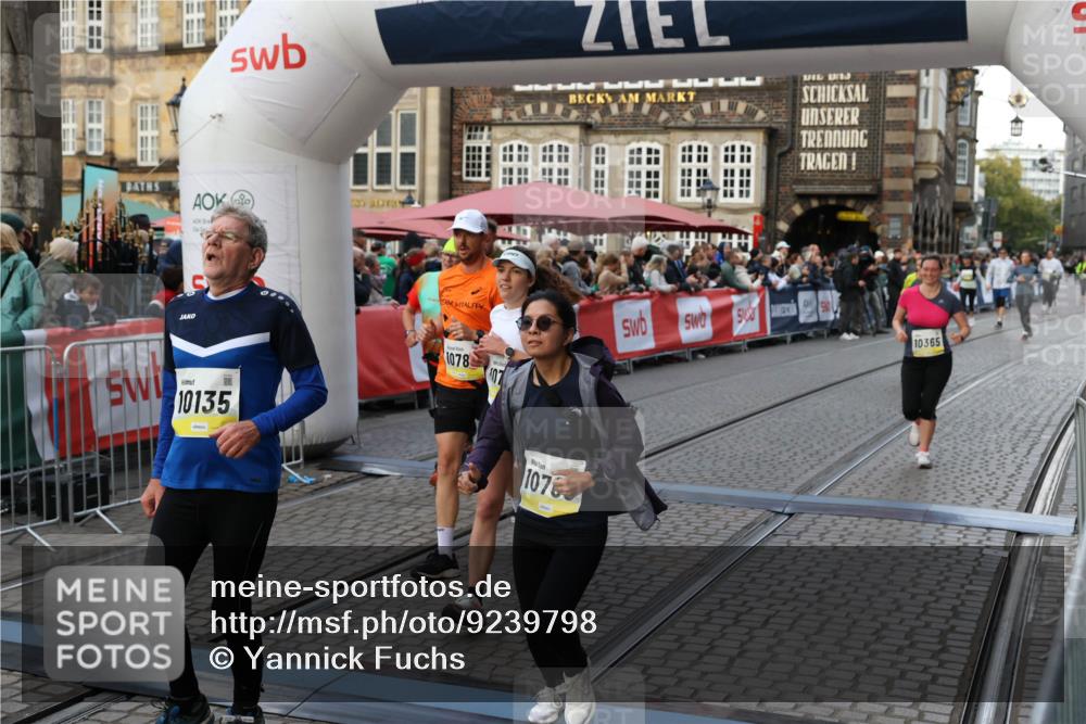 05.10.2025 - 20. swb-Marathon Bremen Yannick Fuchs http://msf.ph/oto/9239798 05.10.2025 11:08:06 Ziel 8123, 9212, 10135, 10365, 10366, 10706, 10782, 10783, 11490, 11677 meine-sportfotos.de