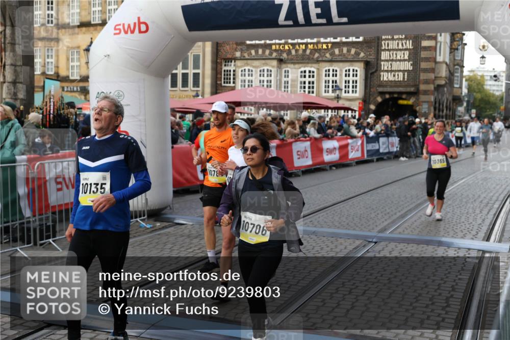 05.10.2025 - 20. swb-Marathon Bremen Yannick Fuchs http://msf.ph/oto/9239803 05.10.2025 11:08:06 Ziel 8123, 9212, 10135, 10365, 10366, 10706, 10782, 10783, 11490, 11677 meine-sportfotos.de