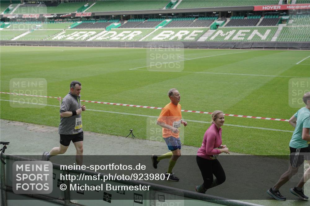 05.10.2025 - 20. swb-Marathon Bremen Michael Burmester http://msf.ph/oto/9239807 05.10.2025 10:34:19 Laufen im Stadion 5172, 7101, 7147, 7215, 9000, 9266, 9292, 9309, 9314, 9372, 9472, 9489, 9520, 9521, 9529, 9547, 9585, 9591, 9714, 9719, 9720, 9783, 9811, 9820, 9844, 9872, 9881, 9882, 9902, 9932, 9943, 9947, 10003, 10005, 10009, 10015, 10024, 10028, 10069, 10088, 10107, 10111, 10116, 10178, 10180, 10191, 10195, 10196, 10200, 10231, 10261, 10285, 10287, 10302, 10307, 10329, 10341, 10397, 10398, 10408, 10424, 10466, 10527, 10546, 10590, 10641, 10648, 10758, 10794, 7077, 10233 meine-sportfotos.de
