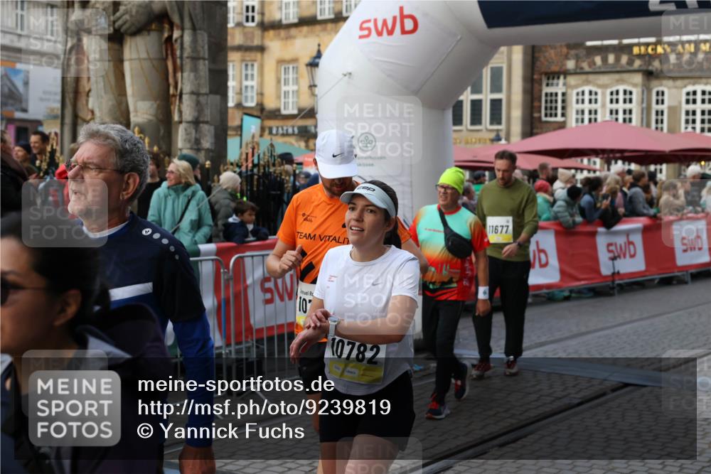 05.10.2025 - 20. swb-Marathon Bremen Yannick Fuchs http://msf.ph/oto/9239819 05.10.2025 11:08:08 Ziel 8123, 9212, 10135, 10365, 10366, 10706, 10782, 10783, 11490, 11677 meine-sportfotos.de
