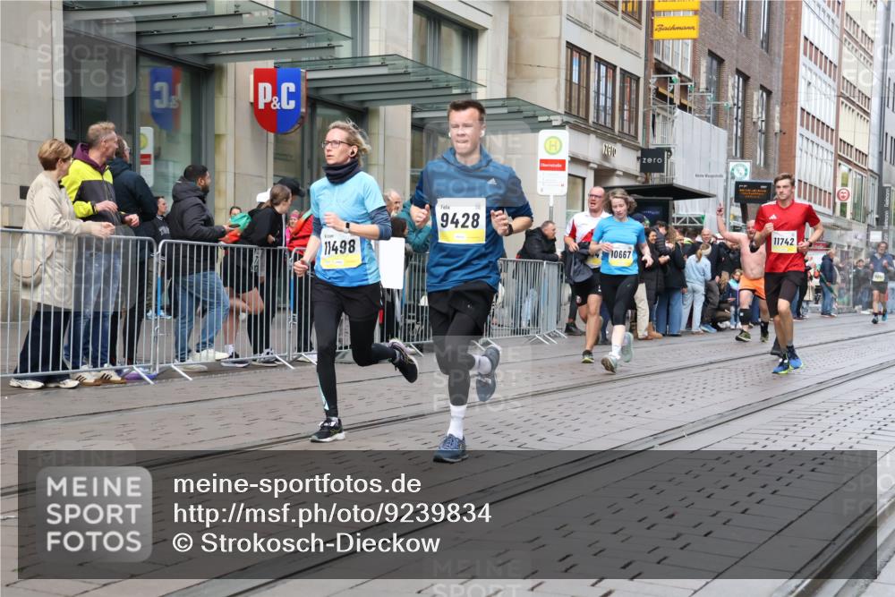 05.10.2025 - 20. swb-Marathon Bremen Strokosch-Dieckow http://msf.ph/oto/9239834 05.10.2025 10:47:09 Ziel 9244, 9339, 9377, 9428, 9670, 9924, 10073, 10319, 10637, 10667, 10676, 10850, 10875, 10947, 10951, 11330, 11409, 11498, 11705, 11708, 11742, 9244, 9339, 9377, 9428, 9670, 9924, 10073, 10319, 10637, 10667, 10676, 10850, 10875, 10947, 10951, 11330, 11409, 11498, 11705, 11708, 11742 meine-sportfotos.de