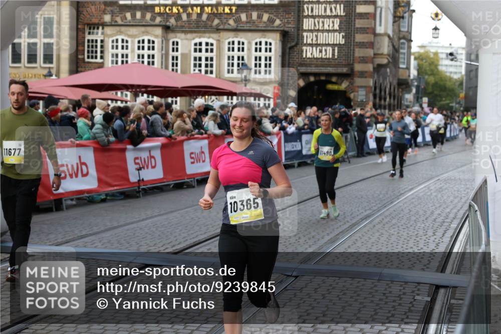05.10.2025 - 20. swb-Marathon Bremen Yannick Fuchs http://msf.ph/oto/9239845 05.10.2025 11:08:08 Ziel 8123, 9212, 10135, 10365, 10366, 10706, 10782, 10783, 11490, 11677 meine-sportfotos.de