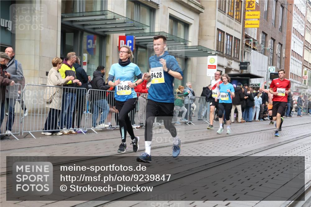 05.10.2025 - 20. swb-Marathon Bremen Strokosch-Dieckow http://msf.ph/oto/9239847 05.10.2025 10:47:10 Ziel 9244, 9339, 9377, 9428, 9670, 9924, 10073, 10319, 10637, 10667, 10676, 10850, 10875, 10947, 10951, 11330, 11409, 11498, 11705, 11708, 11742, 9244, 9339, 9377, 9428, 9670, 9924, 10073, 10319, 10637, 10667, 10676, 10850, 10875, 10947, 10951, 11330, 11409, 11498, 11705, 11708, 11742 meine-sportfotos.de