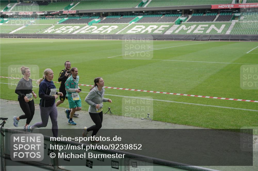 05.10.2025 - 20. swb-Marathon Bremen Michael Burmester http://msf.ph/oto/9239852 05.10.2025 10:34:22 Laufen im Stadion 5172, 7101, 7147, 7215, 9266, 9292, 9309, 9314, 9372, 9430, 9472, 9489, 9521, 9529, 9547, 9585, 9591, 9669, 9714, 9719, 9720, 9783, 9797, 9811, 9820, 9844, 9872, 9881, 9882, 9902, 9932, 9943, 9947, 10003, 10005, 10009, 10015, 10024, 10028, 10069, 10088, 10107, 10111, 10116, 10178, 10180, 10191, 10195, 10196, 10200, 10231, 10261, 10285, 10287, 10302, 10307, 10329, 10341, 10397, 10398, 10408, 10424, 10466, 10527, 10546, 10590, 10641, 10645, 10648, 10758, 7077 meine-sportfotos.de