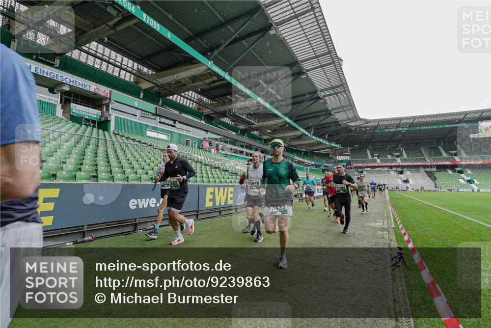 05.10.2025 - 20. swb-Marathon Bremen Michael Burmester http://msf.ph/oto/9239863 05.10.2025 13:04:34 Laufen im Stadion 100, 360, 414, 421, 470, 490, 607, 898, 1012, 1019, 1061, 1080, 1084, 1132, 1413, 1468, 1478, 1695, 1834, 1852, 1914, 1975, 1997, 2009, 2086, 2333, 2399, 2536, 2617, 2664, 2802, 2901, 2989, 3072, 3346, 3413, 3433, 3483, 3485, 3561, 3658, 3901, 4001, 4005, 4187, 4241, 4243, 4244, 4335, 4501, 4524, 4627, 4634, 4637, 4638, 4671, 4757, 4793, 4803, 4838, 4840, 4858, 4928, 5082, 5137, 5212, 5247, 5286, 5343, 5446, 5464, 5832, 5969, 6011, 6287, 6635, 1336 meine-sportfotos.de