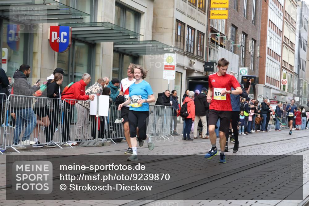05.10.2025 - 20. swb-Marathon Bremen Strokosch-Dieckow http://msf.ph/oto/9239870 05.10.2025 10:47:10 Ziel 9244, 9339, 9377, 9428, 9670, 9924, 10073, 10319, 10637, 10667, 10676, 10850, 10875, 10947, 10951, 11330, 11409, 11498, 11705, 11708, 11742, 9244, 9339, 9377, 9428, 9670, 9924, 10073, 10319, 10637, 10667, 10676, 10850, 10875, 10947, 10951, 11330, 11409, 11498, 11705, 11708, 11742 meine-sportfotos.de