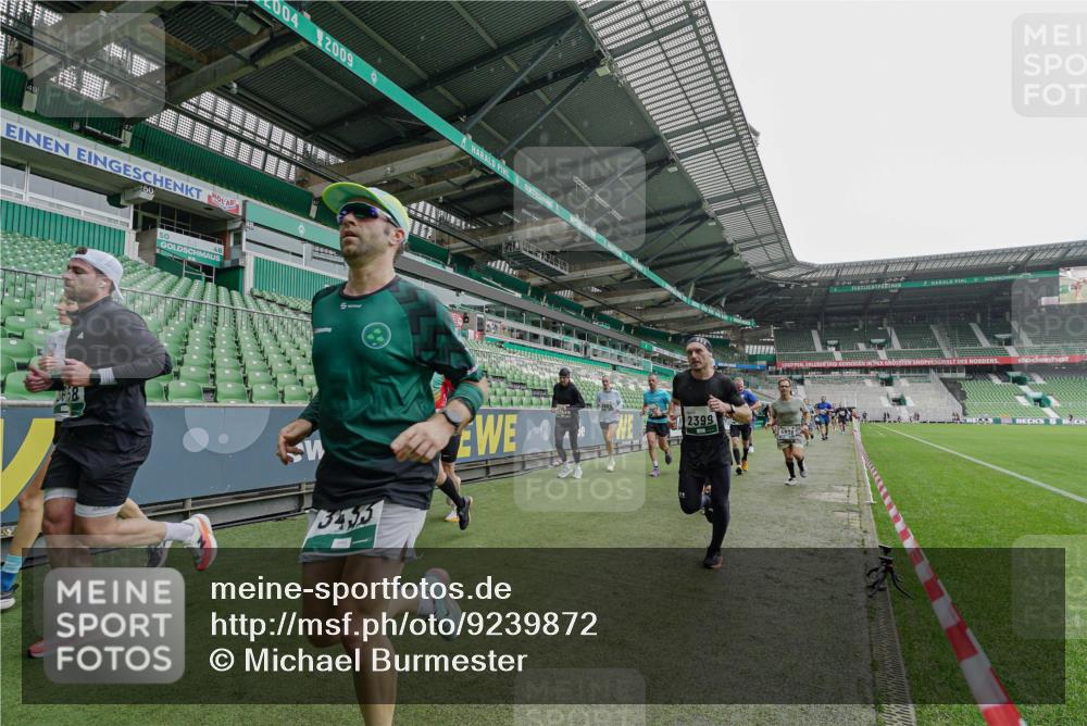 05.10.2025 - 20. swb-Marathon Bremen Michael Burmester http://msf.ph/oto/9239872 05.10.2025 13:04:35 Laufen im Stadion 100, 360, 414, 421, 470, 490, 607, 898, 1012, 1019, 1061, 1080, 1084, 1132, 1413, 1468, 1478, 1695, 1746, 1834, 1852, 1914, 1975, 1997, 2009, 2086, 2333, 2399, 2536, 2617, 2664, 2802, 2901, 2989, 3072, 3216, 3346, 3413, 3433, 3483, 3485, 3561, 3658, 3901, 4001, 4005, 4187, 4241, 4243, 4244, 4335, 4501, 4524, 4627, 4634, 4637, 4638, 4671, 4757, 4793, 4803, 4838, 4840, 4858, 4928, 5082, 5137, 5212, 5247, 5286, 5343, 5446, 5464, 5832, 5969, 6011, 6287, 6635, 1336 meine-sportfotos.de