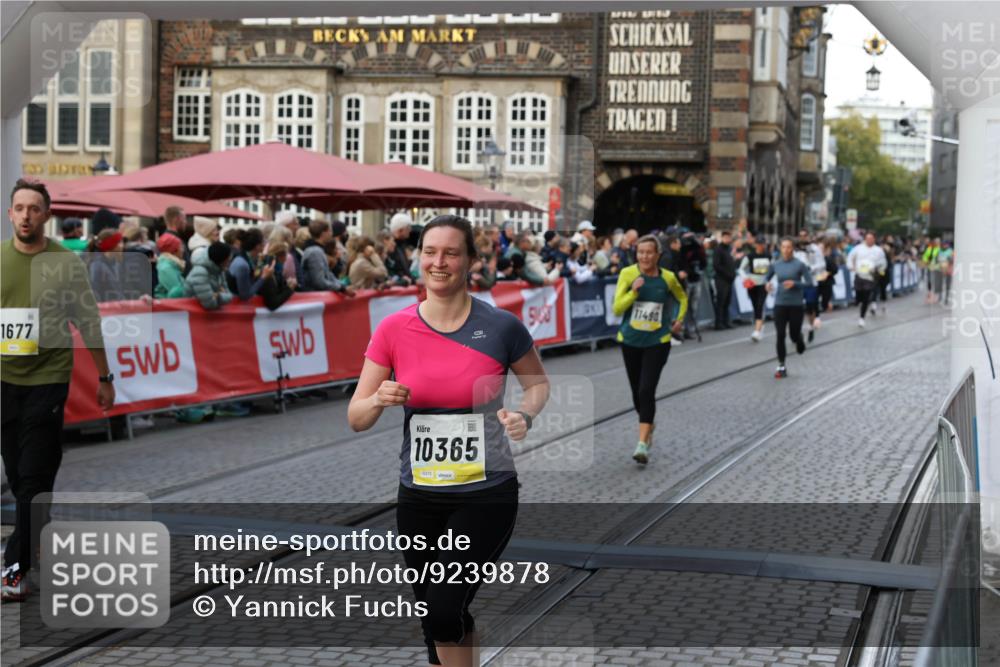 05.10.2025 - 20. swb-Marathon Bremen Yannick Fuchs http://msf.ph/oto/9239878 05.10.2025 11:08:08 Ziel 8123, 9212, 10135, 10365, 10366, 10706, 10782, 10783, 11490, 11677 meine-sportfotos.de