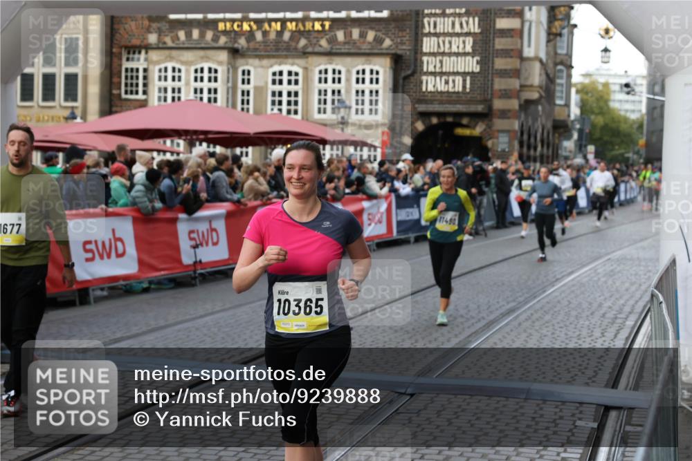05.10.2025 - 20. swb-Marathon Bremen Yannick Fuchs http://msf.ph/oto/9239888 05.10.2025 11:08:08 Ziel 8123, 9212, 10135, 10365, 10366, 10706, 10782, 10783, 11490, 11677 meine-sportfotos.de