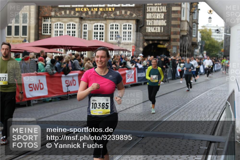 05.10.2025 - 20. swb-Marathon Bremen Yannick Fuchs http://msf.ph/oto/9239895 05.10.2025 11:08:08 Ziel 8123, 9212, 10135, 10365, 10366, 10706, 10782, 10783, 11490, 11677 meine-sportfotos.de