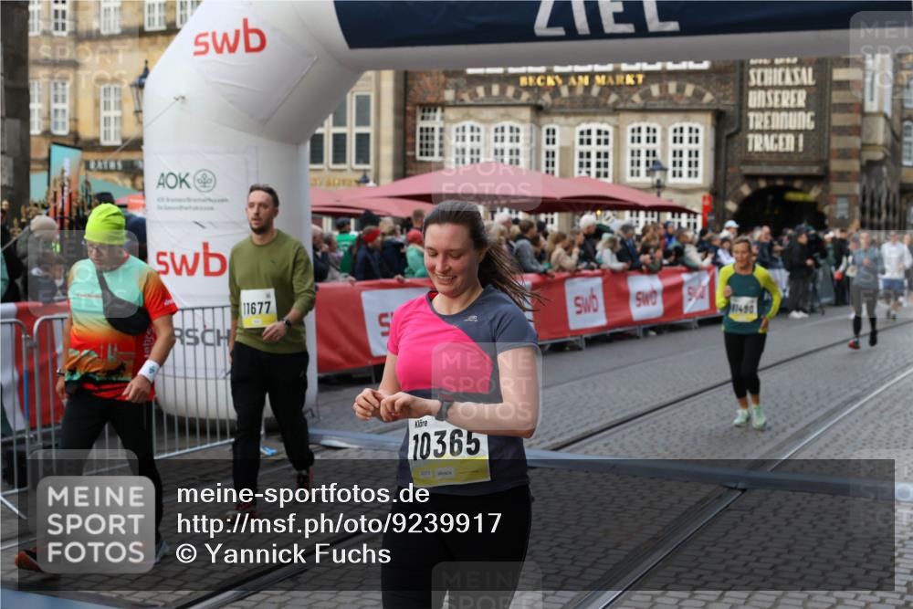 05.10.2025 - 20. swb-Marathon Bremen Yannick Fuchs http://msf.ph/oto/9239917 05.10.2025 11:08:09 Ziel 8123, 9212, 9557, 10135, 10365, 10366, 10706, 10782, 10783, 11490, 11677 meine-sportfotos.de