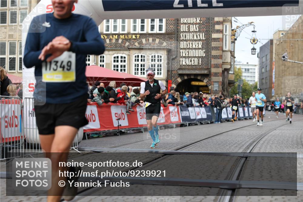 05.10.2025 - 20. swb-Marathon Bremen Yannick Fuchs http://msf.ph/oto/9239921 05.10.2025 10:39:52 Ziel 10753, 11349 meine-sportfotos.de