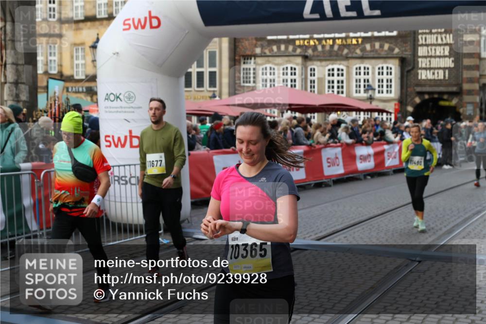 05.10.2025 - 20. swb-Marathon Bremen Yannick Fuchs http://msf.ph/oto/9239928 05.10.2025 11:08:09 Ziel 8123, 9212, 9557, 10135, 10365, 10366, 10706, 10782, 10783, 11490, 11677 meine-sportfotos.de