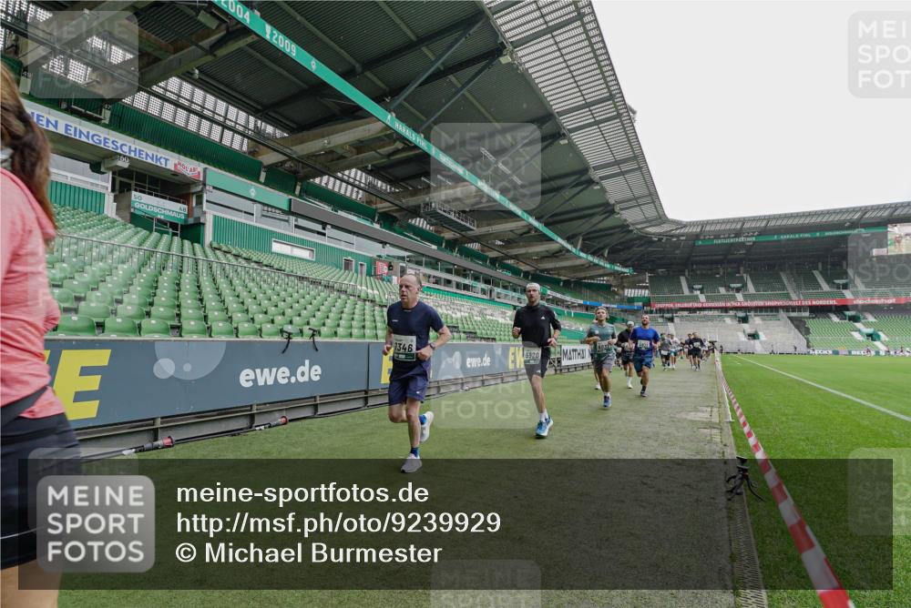 05.10.2025 - 20. swb-Marathon Bremen Michael Burmester http://msf.ph/oto/9239929 05.10.2025 13:04:39 Laufen im Stadion 100, 360, 421, 470, 490, 607, 712, 1012, 1019, 1061, 1080, 1084, 1132, 1413, 1468, 1478, 1695, 1746, 1765, 1834, 1852, 1914, 1997, 2009, 2086, 2333, 2399, 2536, 2584, 2617, 2664, 2802, 2901, 2989, 3008, 3072, 3216, 3346, 3413, 3433, 3483, 3485, 3561, 3658, 3901, 4001, 4005, 4187, 4241, 4243, 4244, 4335, 4501, 4524, 4627, 4634, 4637, 4638, 4671, 4757, 4793, 4803, 4838, 4840, 4858, 4928, 5082, 5137, 5212, 5247, 5286, 5295, 5343, 5446, 5464, 5832, 5969, 6011, 6287, 1336 meine-sportfotos.de
