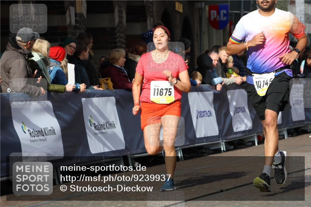05.10.2025 - 20. swb-Marathon Bremen Strokosch-Dieckow http://msf.ph/oto/9239937 05.10.2025 10:56:49 Ziel 9188, 9669, 10105, 10145, 10397, 10845, 10924, 11274, 11426, 11675, 11734 meine-sportfotos.de