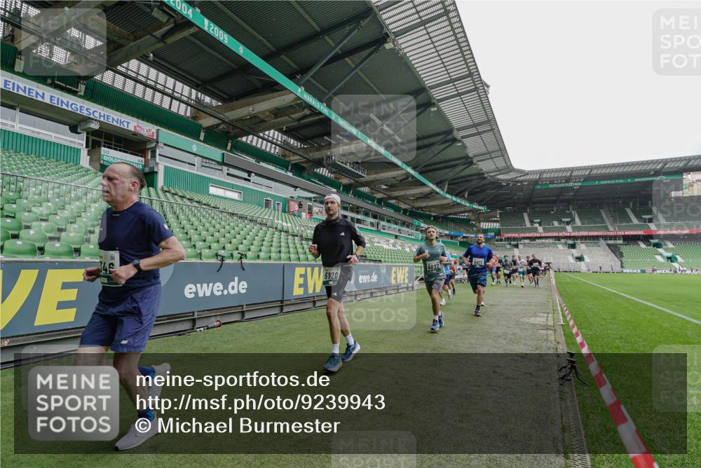 05.10.2025 - 20. swb-Marathon Bremen Michael Burmester http://msf.ph/oto/9239943 05.10.2025 13:04:40 Laufen im Stadion 100, 360, 421, 470, 490, 607, 712, 1012, 1019, 1061, 1080, 1084, 1132, 1413, 1468, 1478, 1695, 1746, 1765, 1834, 1852, 1914, 1997, 2009, 2086, 2333, 2399, 2536, 2584, 2617, 2664, 2802, 2901, 2989, 3008, 3216, 3346, 3413, 3433, 3445, 3483, 3485, 3561, 3658, 3901, 4001, 4005, 4187, 4241, 4243, 4244, 4335, 4501, 4524, 4627, 4634, 4637, 4638, 4671, 4757, 4793, 4803, 4838, 4840, 4858, 4928, 5082, 5212, 5247, 5286, 5295, 5343, 5446, 5464, 5832, 5969, 6011, 6287, 1336 meine-sportfotos.de