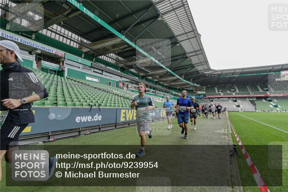 05.10.2025 - 20. swb-Marathon Bremen Michael Burmester http://msf.ph/oto/9239954 05.10.2025 13:04:41 Laufen im Stadion 100, 360, 421, 470, 490, 607, 712, 1012, 1019, 1061, 1080, 1084, 1132, 1413, 1468, 1478, 1695, 1746, 1765, 1834, 1852, 1914, 1997, 2009, 2086, 2333, 2399, 2536, 2584, 2617, 2664, 2802, 2901, 2989, 3008, 3216, 3346, 3413, 3433, 3445, 3483, 3561, 3658, 3901, 4001, 4005, 4187, 4241, 4243, 4244, 4335, 4501, 4524, 4627, 4634, 4637, 4638, 4671, 4757, 4793, 4803, 4838, 4840, 4858, 4928, 5082, 5212, 5247, 5286, 5295, 5343, 5446, 5464, 5832, 5969, 6011, 6287, 1336 meine-sportfotos.de