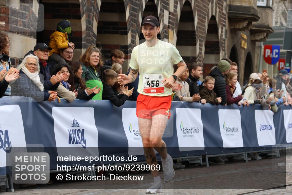 05.10.2025 - 20. swb-Marathon Bremen Strokosch-Dieckow http://msf.ph/oto/9239969 05.10.2025 12:42:22 Ziel 456, 1921 meine-sportfotos.de