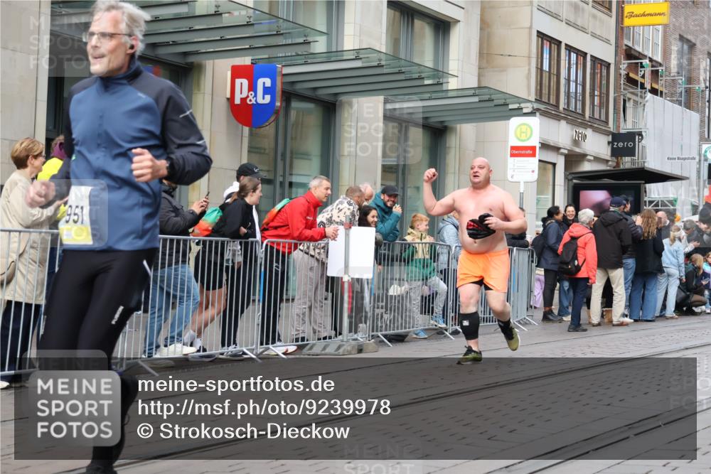 05.10.2025 - 20. swb-Marathon Bremen Strokosch-Dieckow http://msf.ph/oto/9239978 05.10.2025 10:47:13 Ziel 9244, 9339, 9377, 9428, 9670, 9924, 10062, 10073, 10319, 10637, 10667, 10676, 10850, 10875, 10947, 10951, 11244, 11330, 11409, 11498, 11705, 11708, 11742, 9244, 9339, 9377, 9428, 9670, 9924, 10062, 10073, 10319, 10637, 10667, 10676, 10850, 10875, 10947, 10951, 11244, 11330, 11409, 11498, 11705, 11708, 11742 meine-sportfotos.de