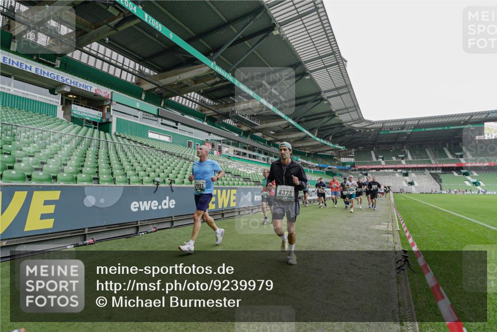 05.10.2025 - 20. swb-Marathon Bremen Michael Burmester http://msf.ph/oto/9239979 05.10.2025 13:04:43 Laufen im Stadion 100, 199, 360, 406, 421, 470, 490, 607, 712, 858, 1012, 1061, 1080, 1084, 1132, 1404, 1413, 1468, 1478, 1746, 1765, 1834, 1852, 1914, 1997, 2009, 2086, 2333, 2399, 2536, 2584, 2617, 2664, 2802, 2901, 2989, 3008, 3216, 3346, 3413, 3433, 3445, 3483, 3561, 3658, 3901, 4001, 4005, 4187, 4241, 4243, 4244, 4335, 4501, 4524, 4627, 4634, 4637, 4638, 4671, 4757, 4803, 4838, 4840, 4858, 4928, 5082, 5212, 5247, 5286, 5295, 5343, 5446, 5464, 5614, 5832, 5969, 6287, 1336 meine-sportfotos.de