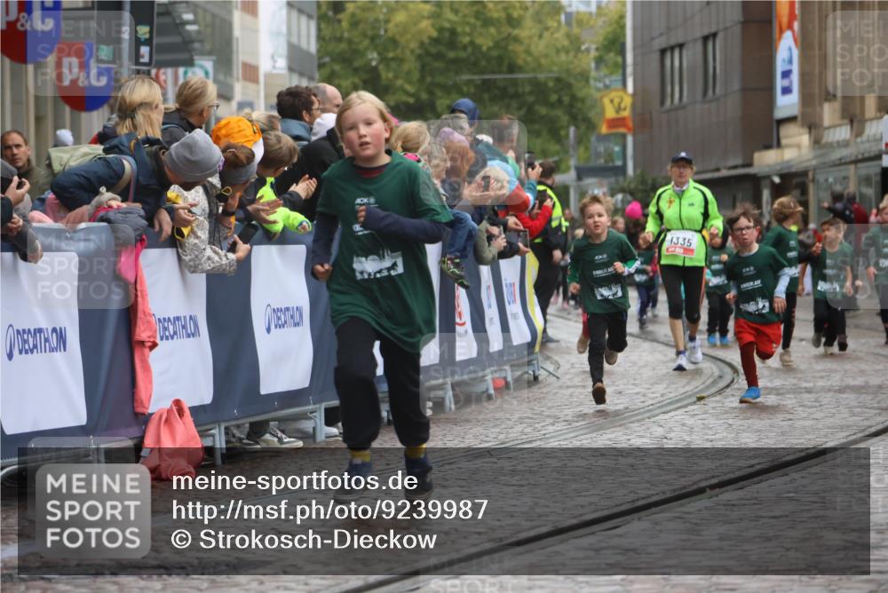 05.10.2025 - 20. swb-Marathon Bremen Strokosch-Dieckow http://msf.ph/oto/9239987 05.10.2025 15:21:56 Ziel  meine-sportfotos.de
