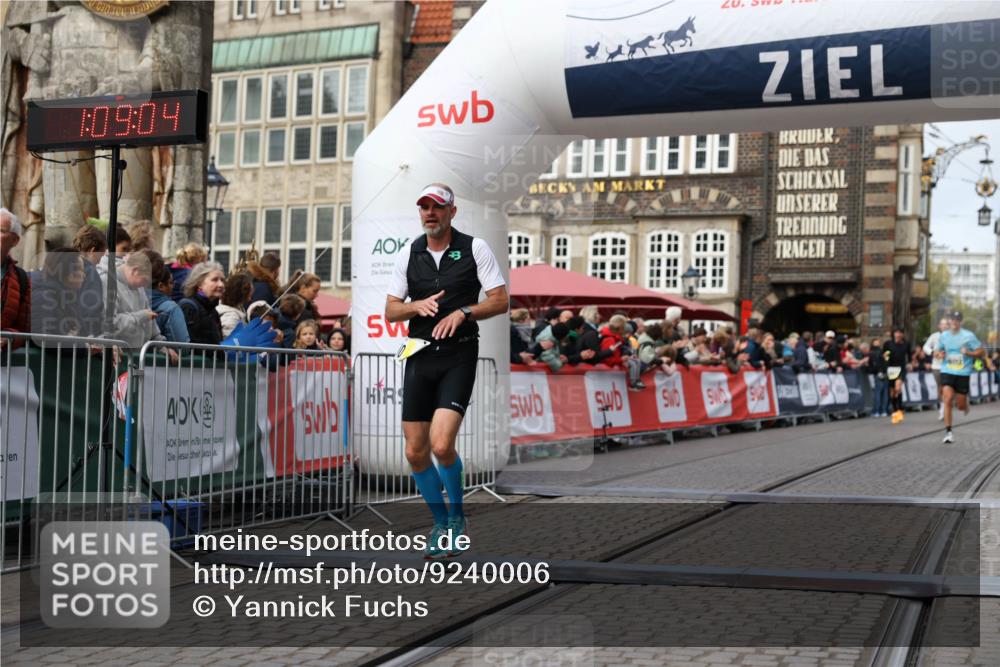 05.10.2025 - 20. swb-Marathon Bremen Yannick Fuchs http://msf.ph/oto/9240006 05.10.2025 10:39:54 Ziel 9922, 10052, 10171, 10175, 10176, 10753, 11349 meine-sportfotos.de