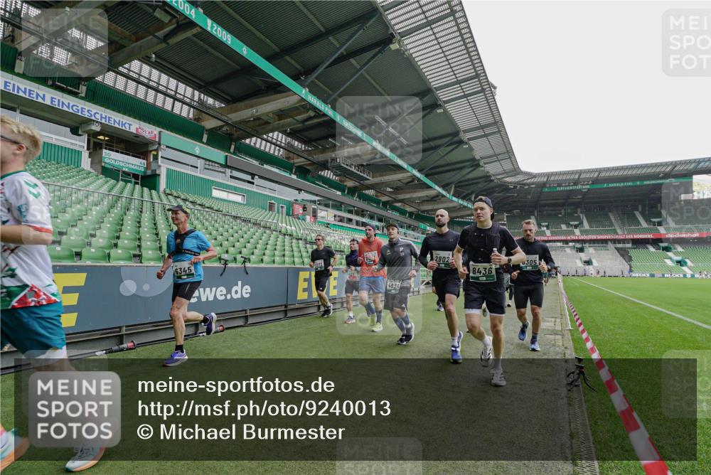 05.10.2025 - 20. swb-Marathon Bremen Michael Burmester http://msf.ph/oto/9240013 05.10.2025 13:04:46 Laufen im Stadion 100, 190, 199, 406, 421, 470, 490, 607, 712, 858, 1012, 1061, 1080, 1084, 1132, 1404, 1455, 1468, 1478, 1480, 1746, 1765, 1834, 1852, 1914, 1997, 2009, 2086, 2333, 2399, 2536, 2584, 2617, 2664, 2802, 2901, 2989, 3008, 3216, 3346, 3413, 3433, 3445, 3483, 3561, 3658, 3901, 4001, 4005, 4187, 4241, 4243, 4244, 4501, 4524, 4627, 4634, 4637, 4638, 4671, 4757, 4803, 4838, 4840, 4855, 4858, 4928, 5082, 5212, 5247, 5286, 5295, 5446, 5464, 5614, 5832, 5969, 6287 meine-sportfotos.de