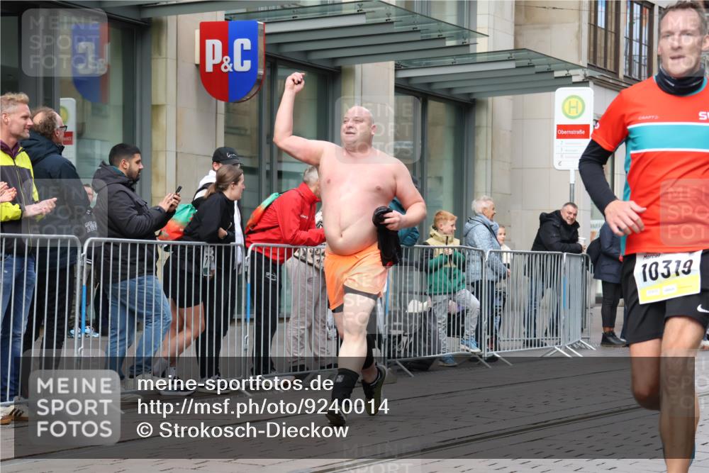 05.10.2025 - 20. swb-Marathon Bremen Strokosch-Dieckow http://msf.ph/oto/9240014 05.10.2025 10:47:14 Ziel 9244, 9339, 9377, 9428, 9924, 10062, 10073, 10319, 10382, 10601, 10637, 10667, 10676, 10850, 10875, 10947, 10951, 11244, 11330, 11409, 11498, 11705, 11708, 11742, 9244, 9339, 9377, 9428, 9924, 10062, 10073, 10319, 10382, 10601, 10637, 10667, 10676, 10850, 10875, 10947, 10951, 11244, 11330, 11409, 11498, 11705, 11708, 11742 meine-sportfotos.de