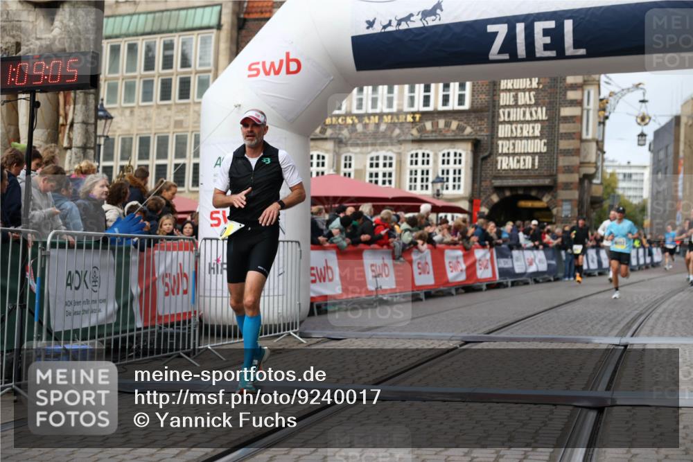 05.10.2025 - 20. swb-Marathon Bremen Yannick Fuchs http://msf.ph/oto/9240017 05.10.2025 10:39:54 Ziel 9922, 10052, 10171, 10175, 10176, 10753, 11349 meine-sportfotos.de