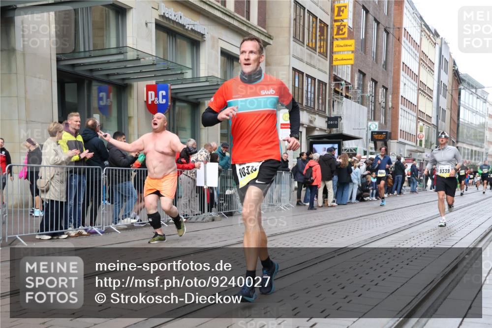 05.10.2025 - 20. swb-Marathon Bremen Strokosch-Dieckow http://msf.ph/oto/9240027 05.10.2025 10:47:14 Ziel 9244, 9339, 9377, 9428, 9924, 10062, 10073, 10319, 10382, 10601, 10637, 10667, 10676, 10850, 10875, 10947, 10951, 11244, 11330, 11409, 11498, 11705, 11708, 11742, 9244, 9339, 9377, 9428, 9924, 10062, 10073, 10319, 10382, 10601, 10637, 10667, 10676, 10850, 10875, 10947, 10951, 11244, 11330, 11409, 11498, 11705, 11708, 11742 meine-sportfotos.de