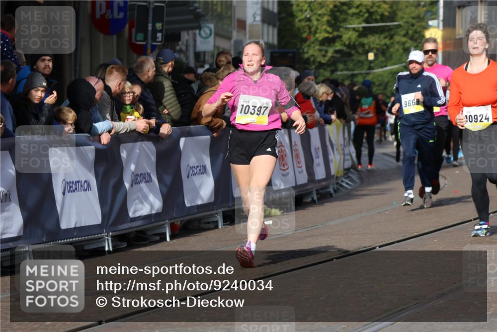 05.10.2025 - 20. swb-Marathon Bremen Strokosch-Dieckow http://msf.ph/oto/9240034 05.10.2025 10:56:52 Ziel 9669, 10105, 10145, 10397, 10867, 10924, 11168, 11274, 11675 meine-sportfotos.de